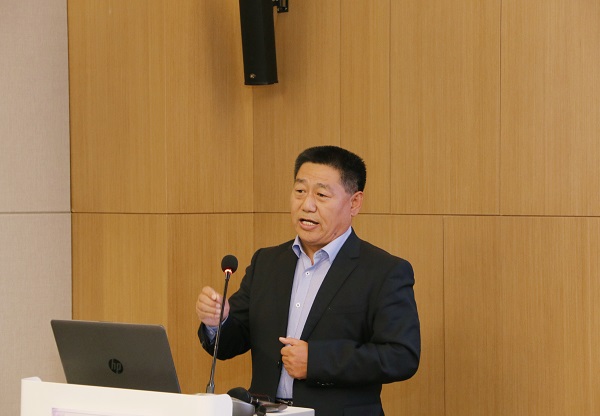 集团公司党委书记张会民从平博足球_平博（中国）建设的角度作点评发言.jpg